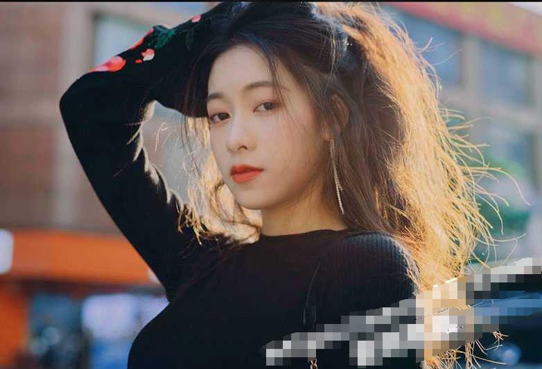 吴柳芳塌房事件升级：线上聊骚线下约会曝光