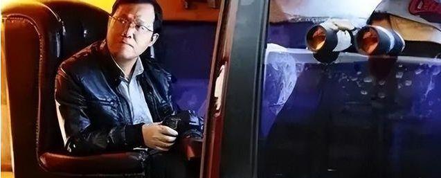 章子怡与成龙的亲密接触，卓伟镜头下的经典画面