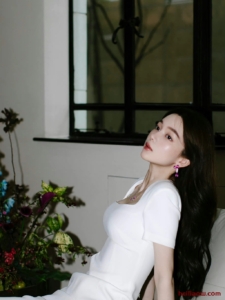 深夜餐厅惊现明星身影,与友人聚餐引爆网络讨论深夜餐厅明星聚餐,网友热议不停